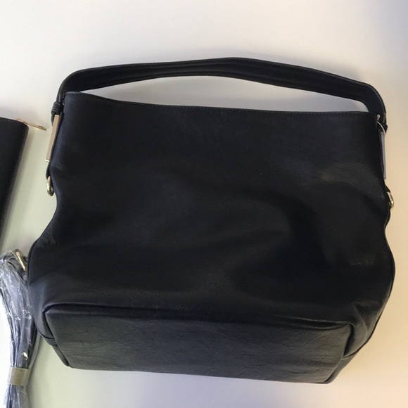 ❌SOLD❌🆕Black V- Design Shoulder/Crossbody Bag - Picture 7 of 8